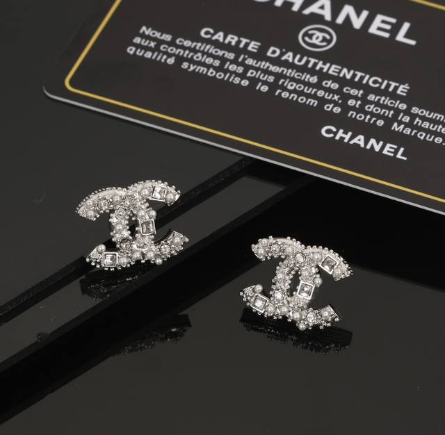 代购级别 Chanel 小香 新款上市 双c耳钉 经典之作爆款来袭 原版一致材质 闪闪惹人爱 必须自留耳钉073030